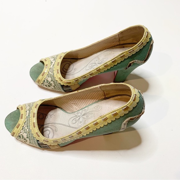 Kenzie Peep Toe Shoes with Lace Details Size 10 - Picture 3 of 4